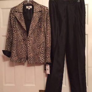 Le Suit pantsuit NWT